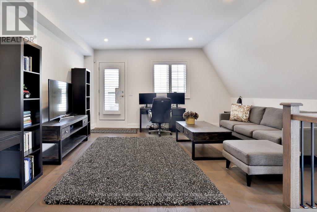 6 IROQUOIS AVENUE - 24