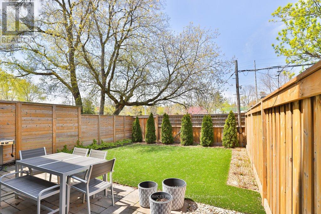 6 IROQUOIS AVENUE - 37