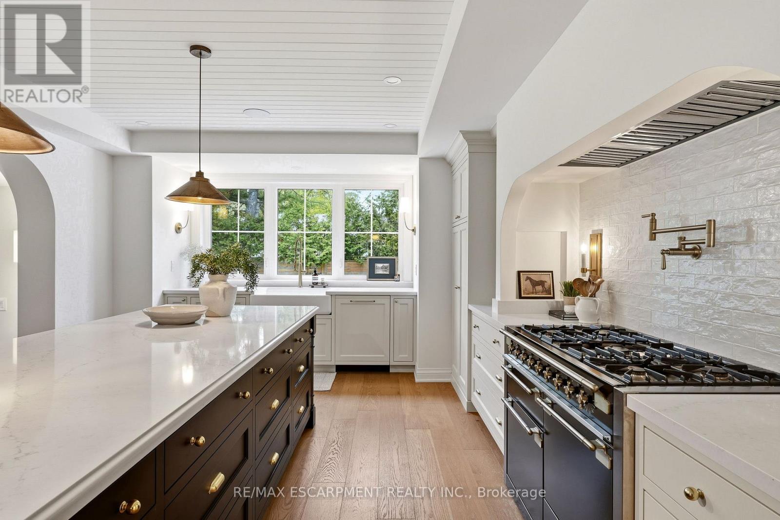 3081 BALMORAL AVENUE - 8