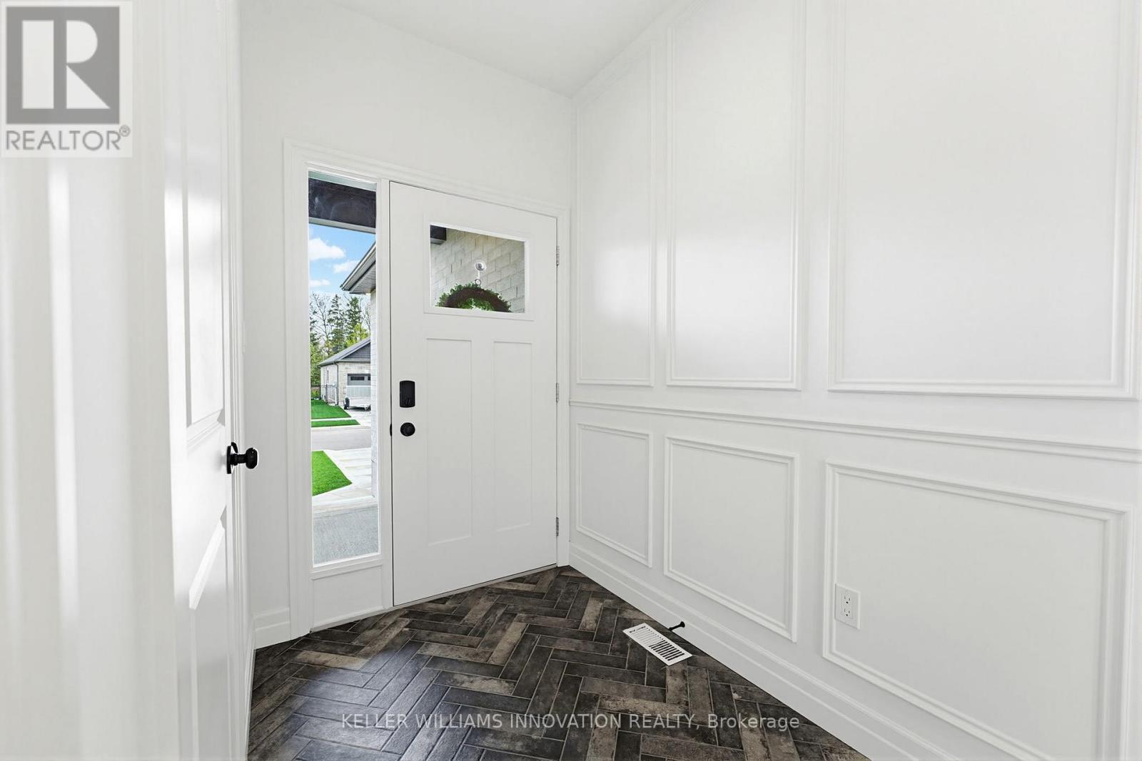 24 GILMER CRESCENT - 11