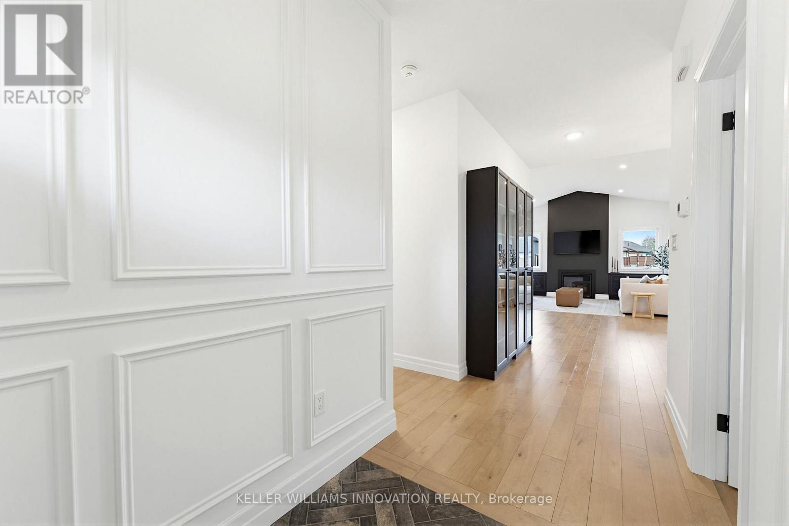 24 GILMER CRESCENT - 12