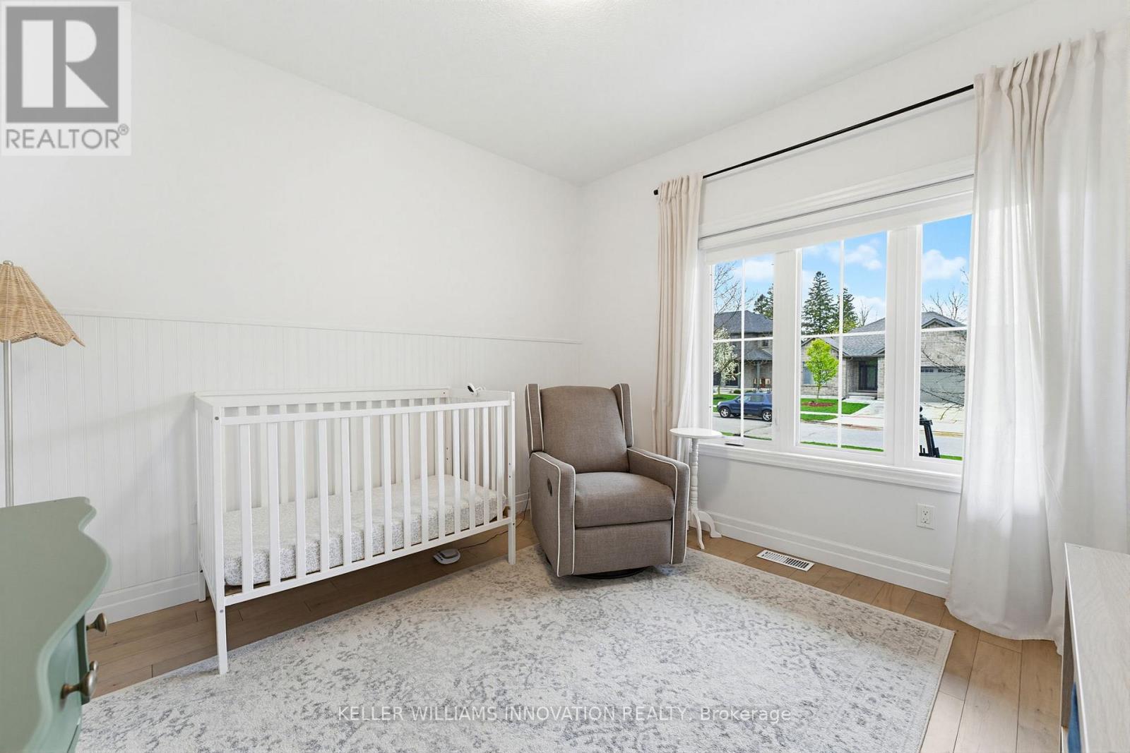 24 GILMER CRESCENT - 13
