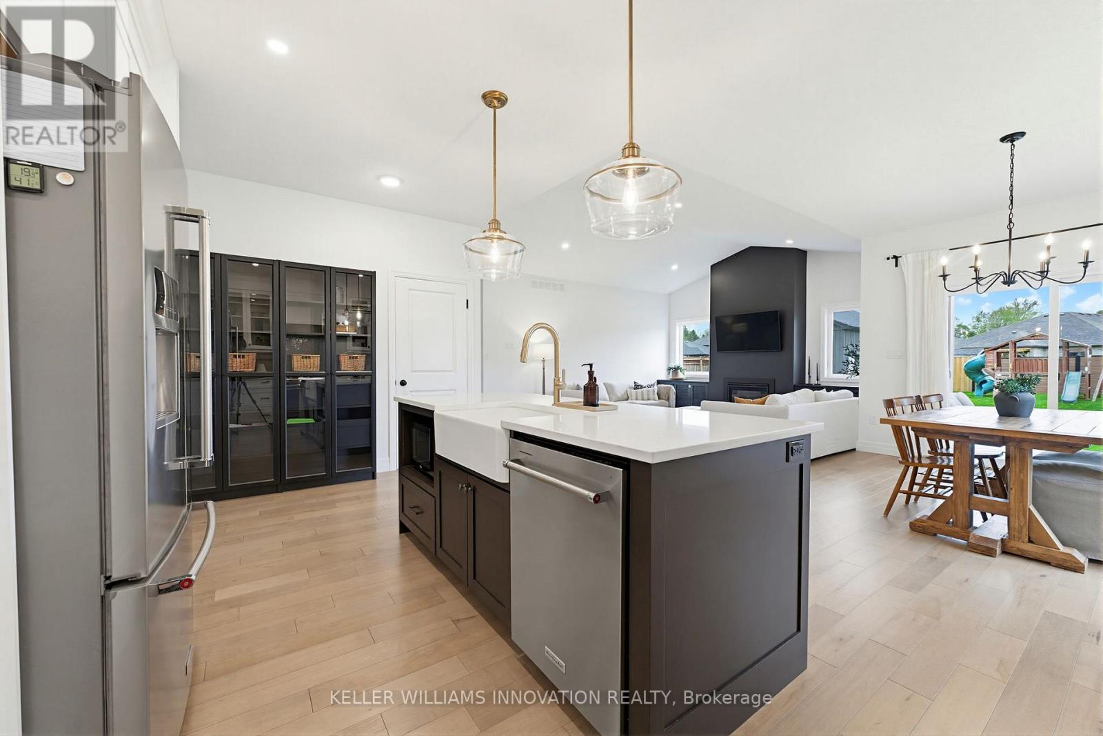 24 GILMER CRESCENT - 16