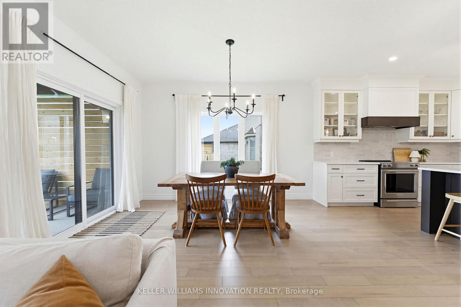 24 GILMER CRESCENT - 18