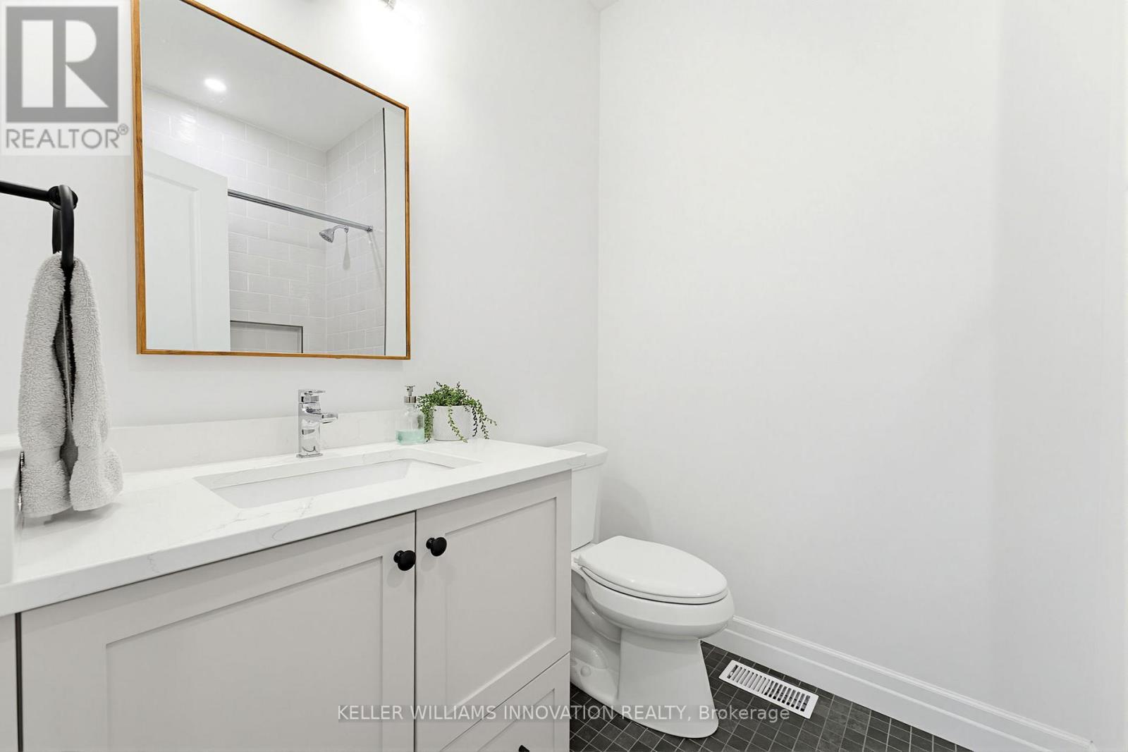 24 GILMER CRESCENT - 24