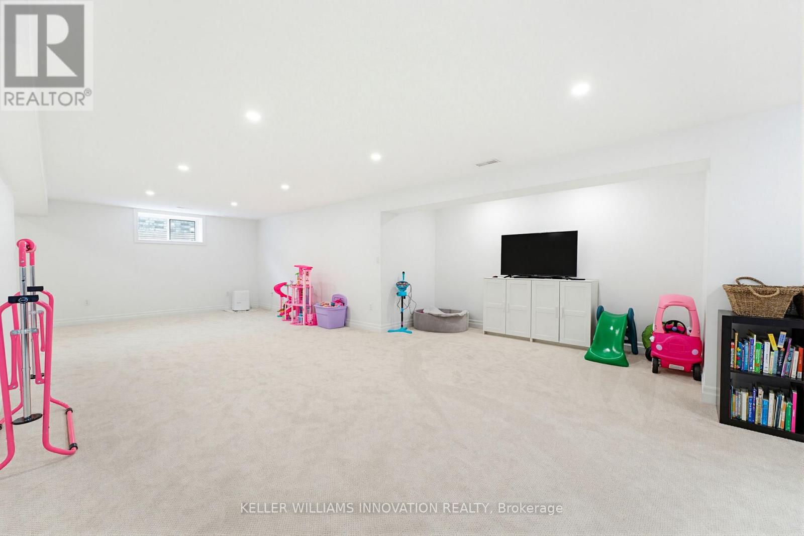 24 GILMER CRESCENT - 27