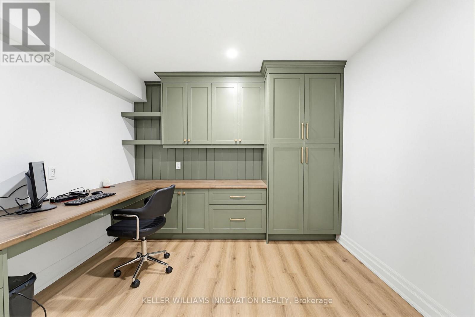 24 GILMER CRESCENT - 29