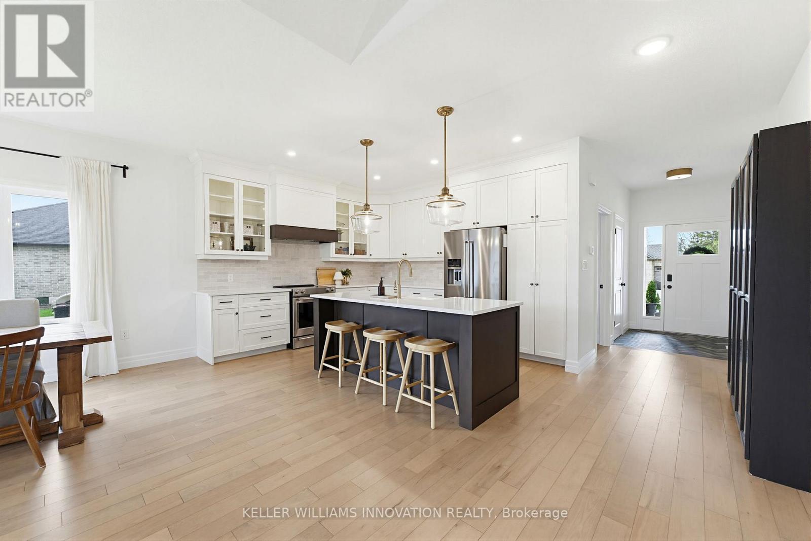 24 GILMER CRESCENT - 4