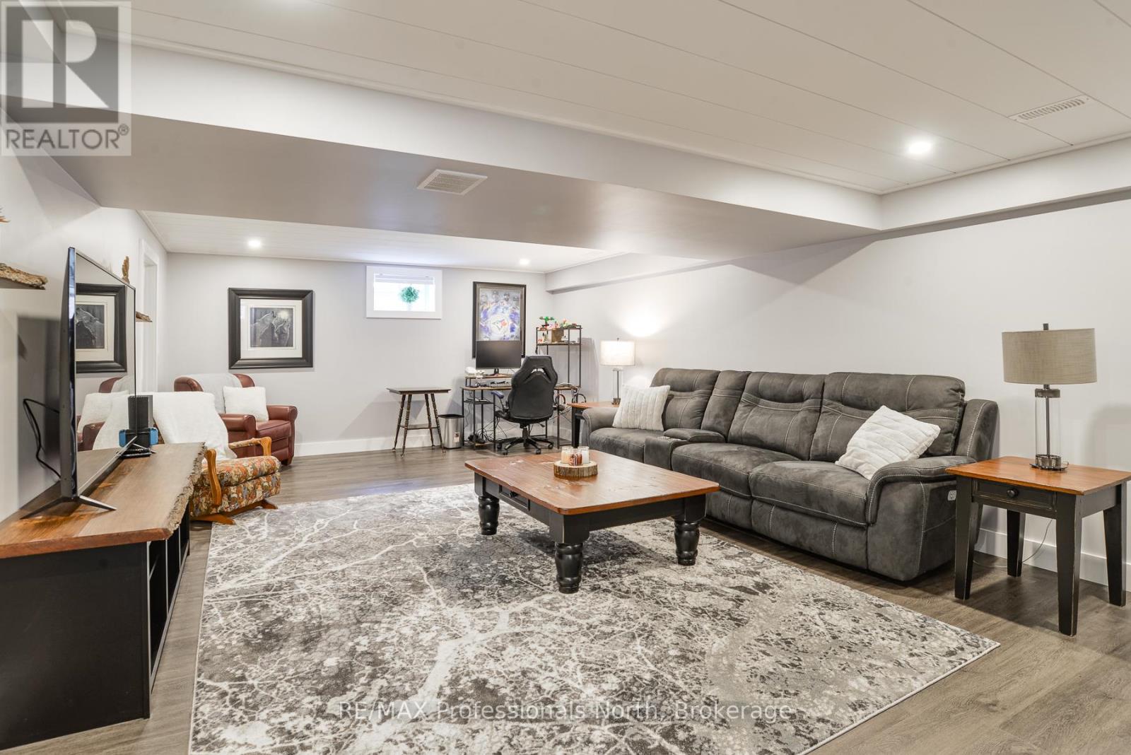 19 SELKIRK DRIVE - 22