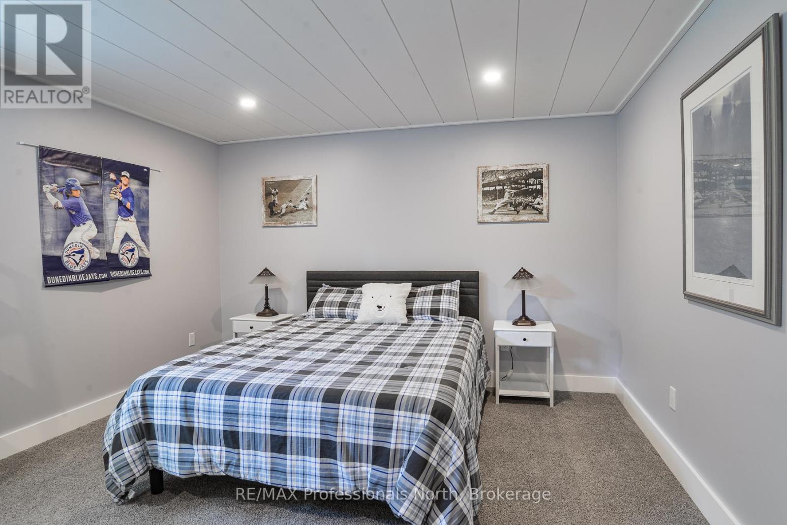 19 SELKIRK DRIVE - 25