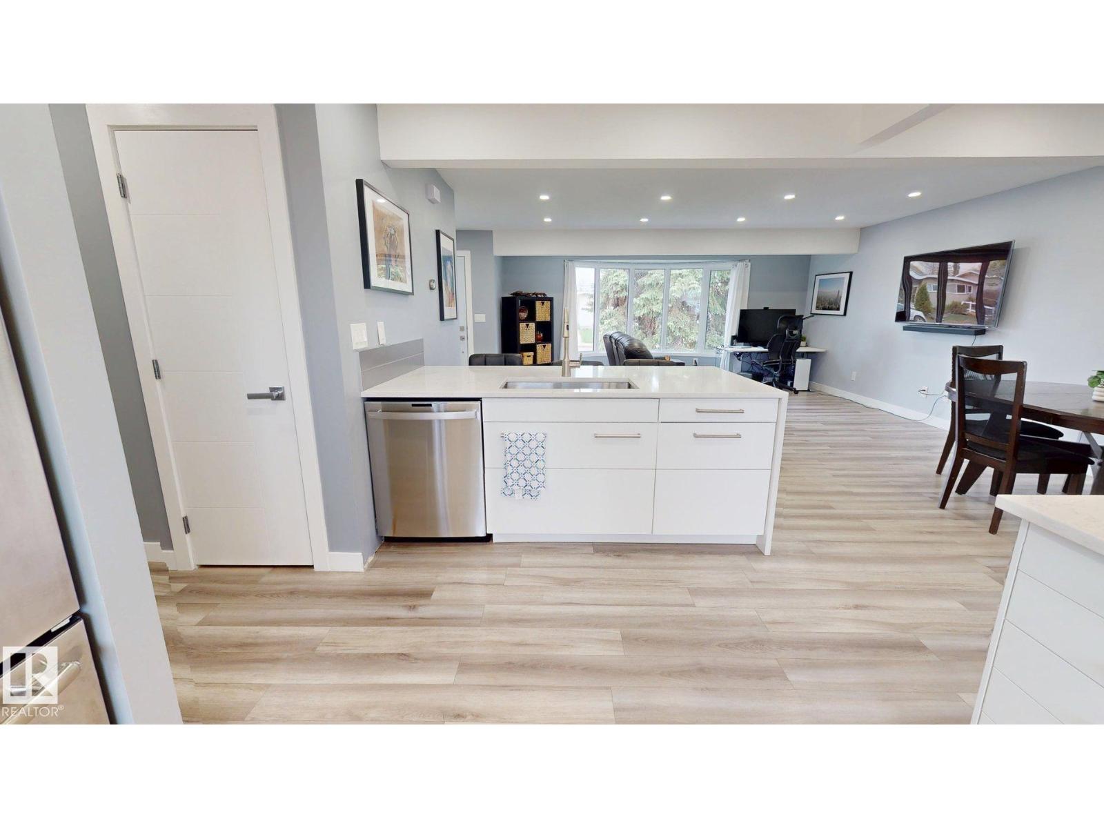 5308 94B AV NW, Edmonton