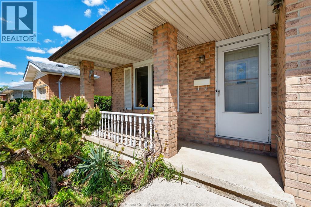 1042 BROOKVIEW CRESCENT, Windsor, Ontario, N8W5H3 — Photo 3