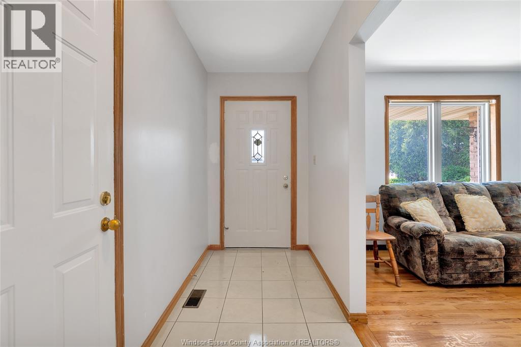 1042 BROOKVIEW CRESCENT, Windsor, Ontario, N8W5H3 — Photo 4