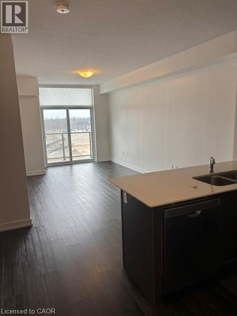 10 MALLARD Trail Unit# 527, Waterdown, Ontario, L8B2A7 — Photo 5