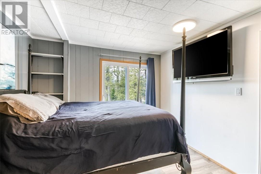 1137 Bay Estates Road S - 14
