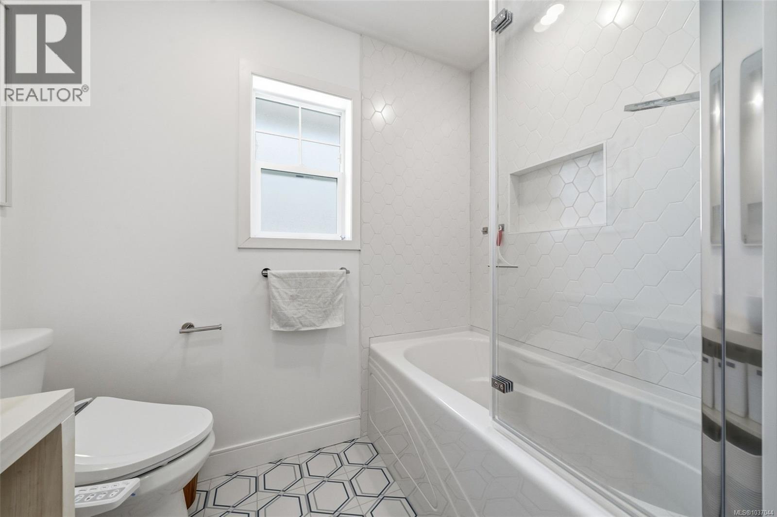 6 1182 Colville Rd, Esquimalt