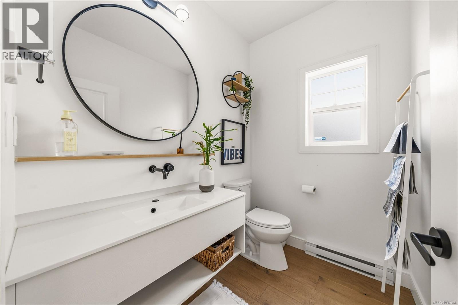 6 1182 Colville Rd, Esquimalt