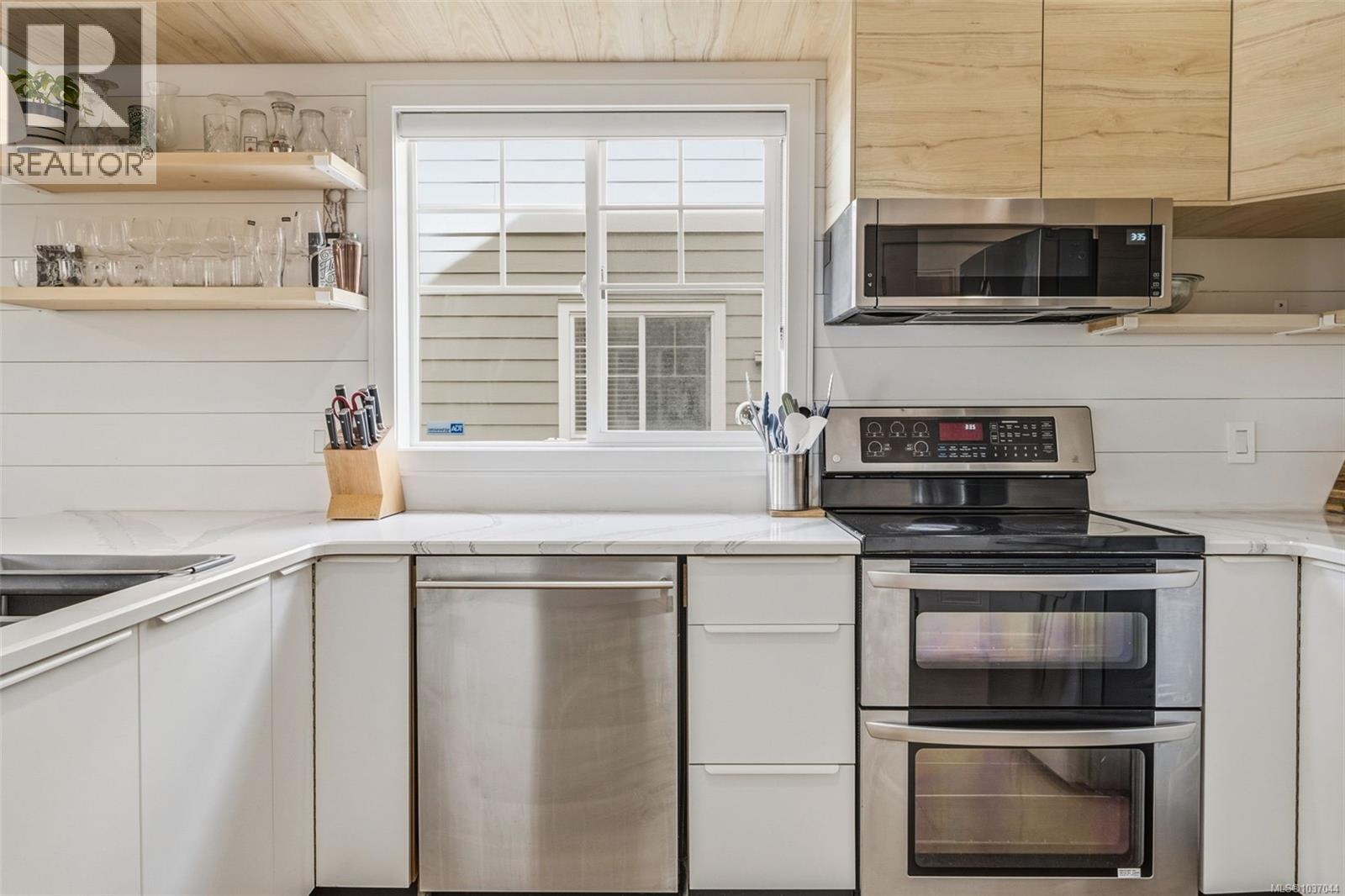 #6 1182 Colville Rd - 9
