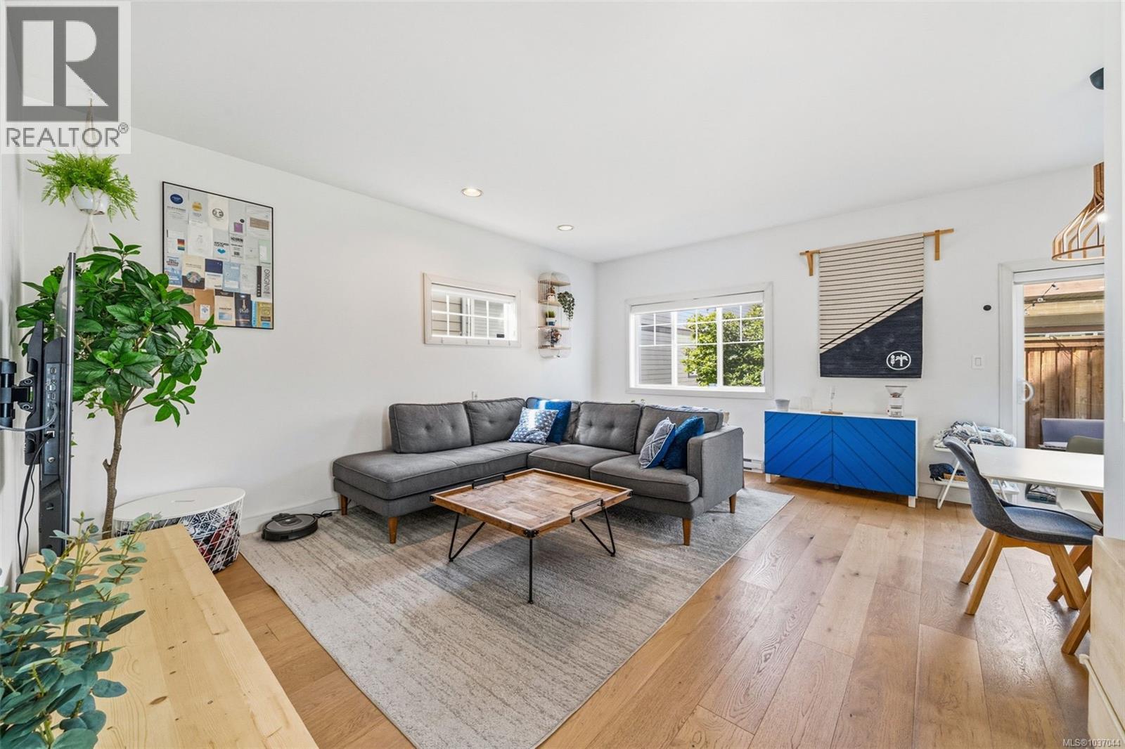 #6 1182 Colville Rd - 5