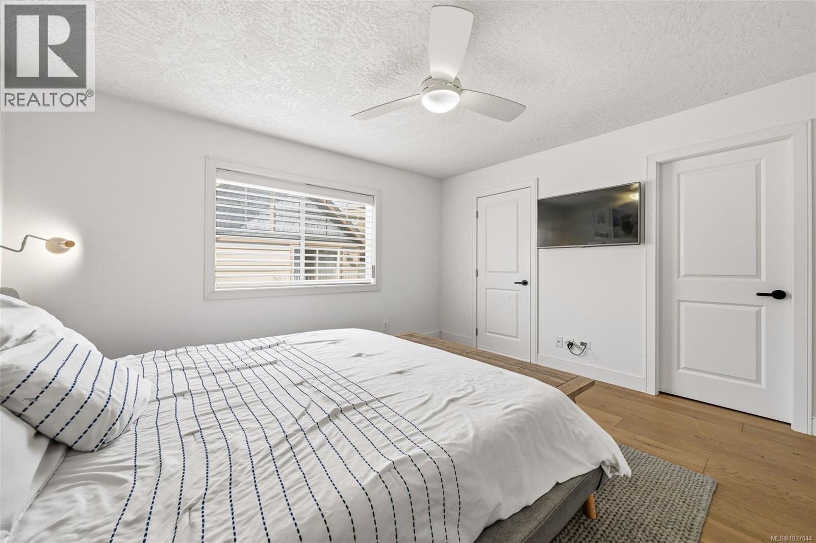 #6 1182 Colville Rd - 17