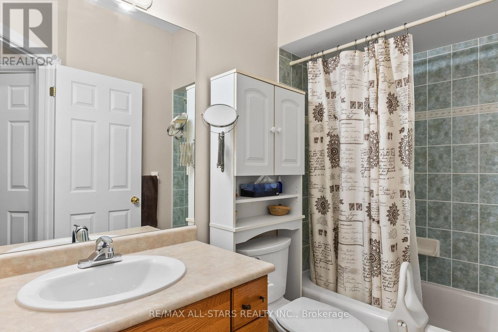 #11 111 COLBORNE STREET - 14