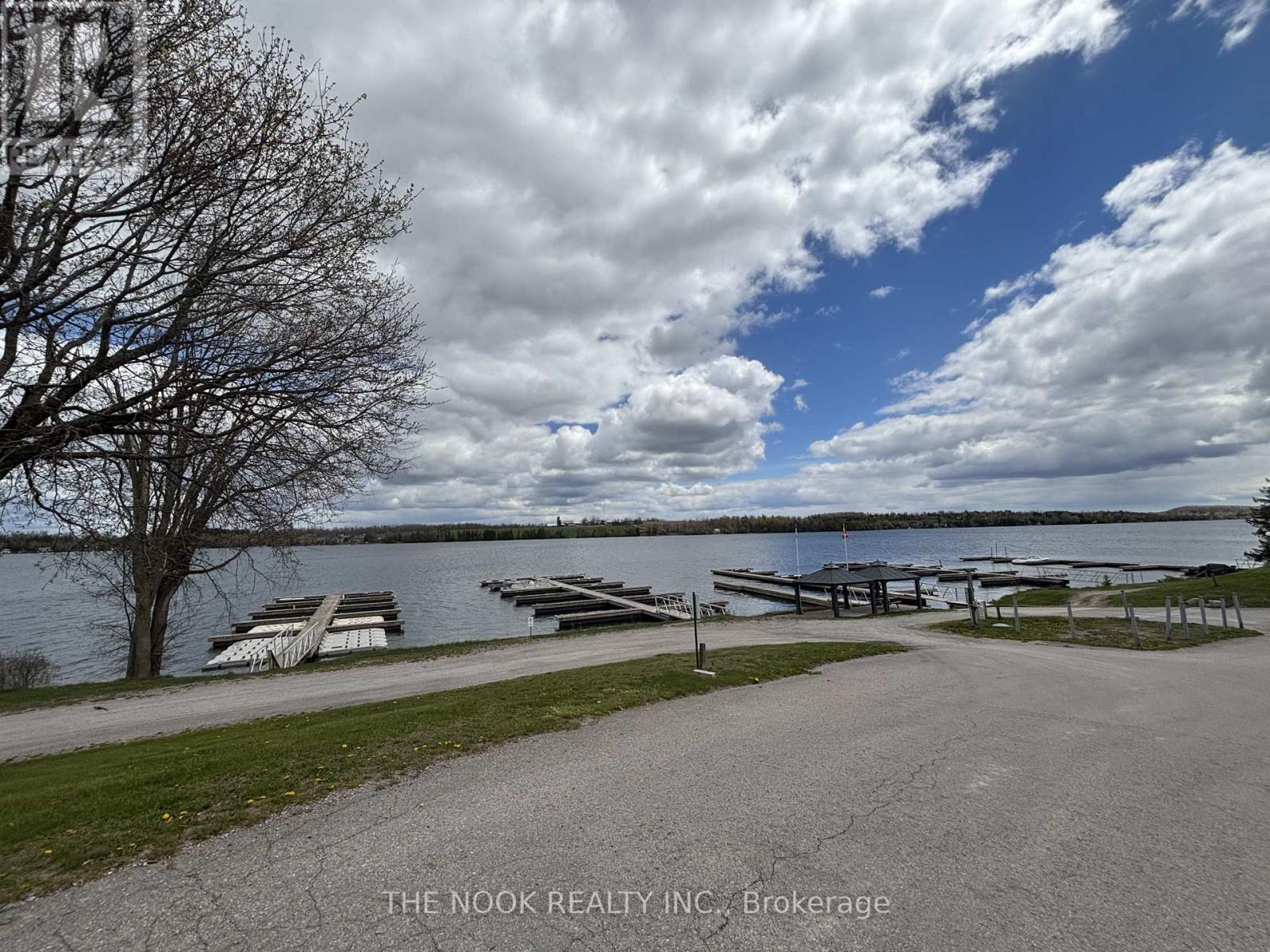 UNIT #1 MARINA CRESCENT - 920 SKYLINE ROAD - 25