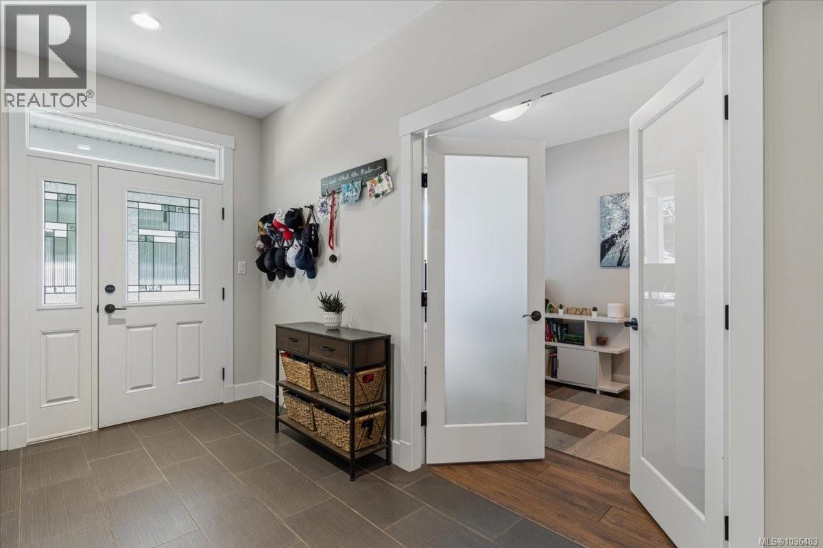 1324 Langara Dr - 4