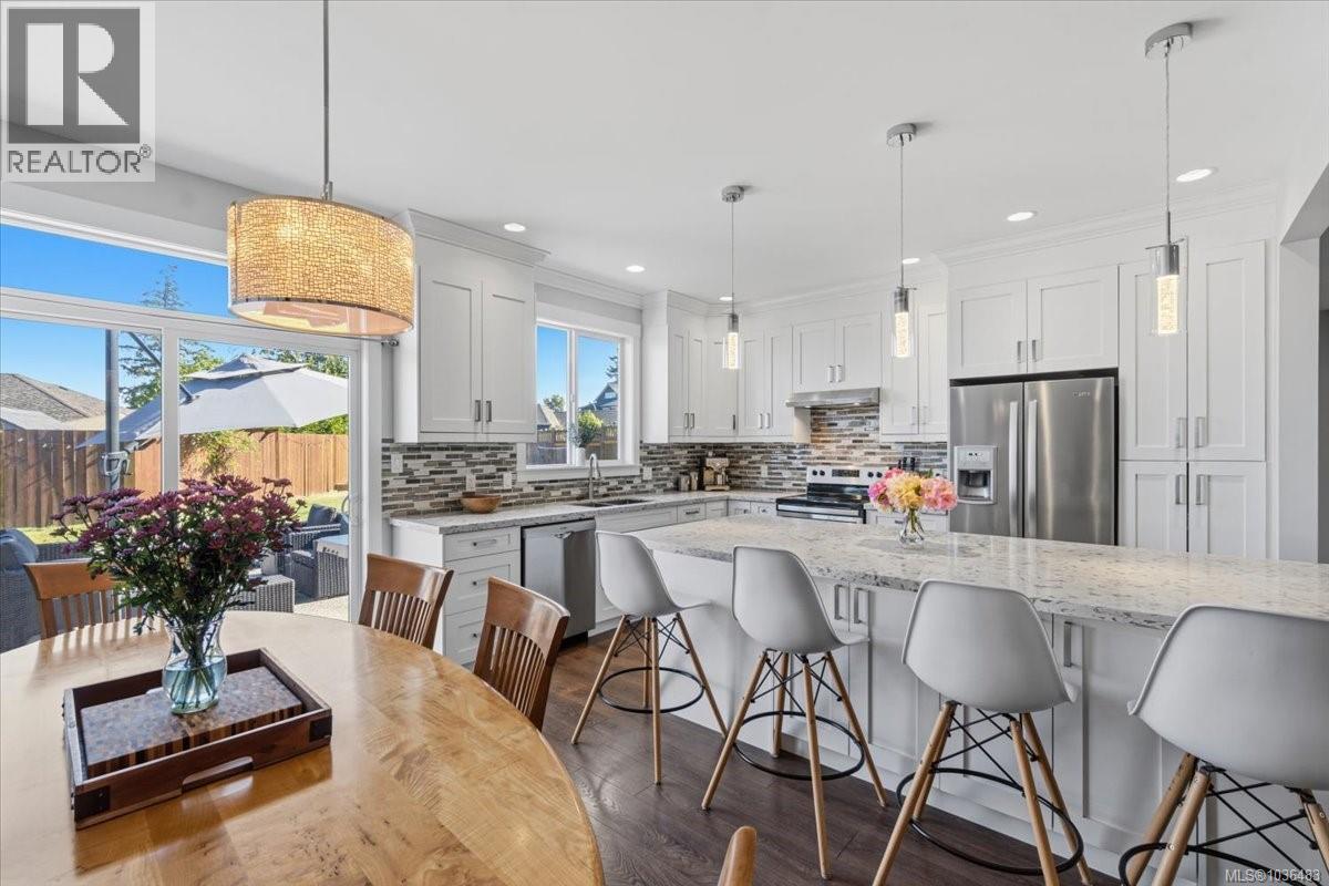 1324 Langara Dr - 11