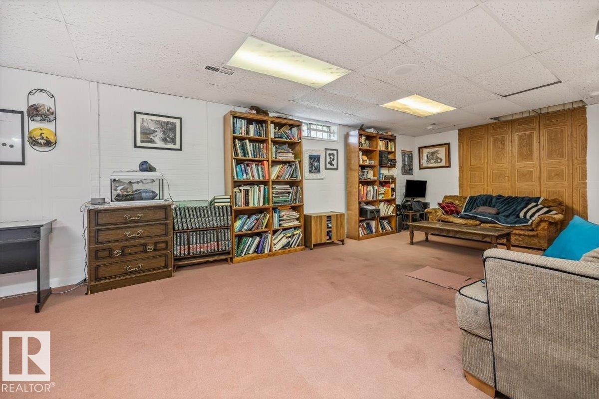 9732 64 ST NW, Edmonton