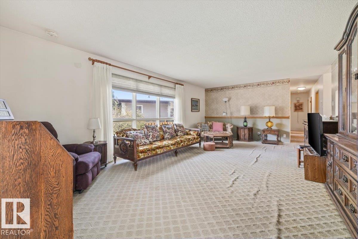 9732 64 ST NW, Edmonton