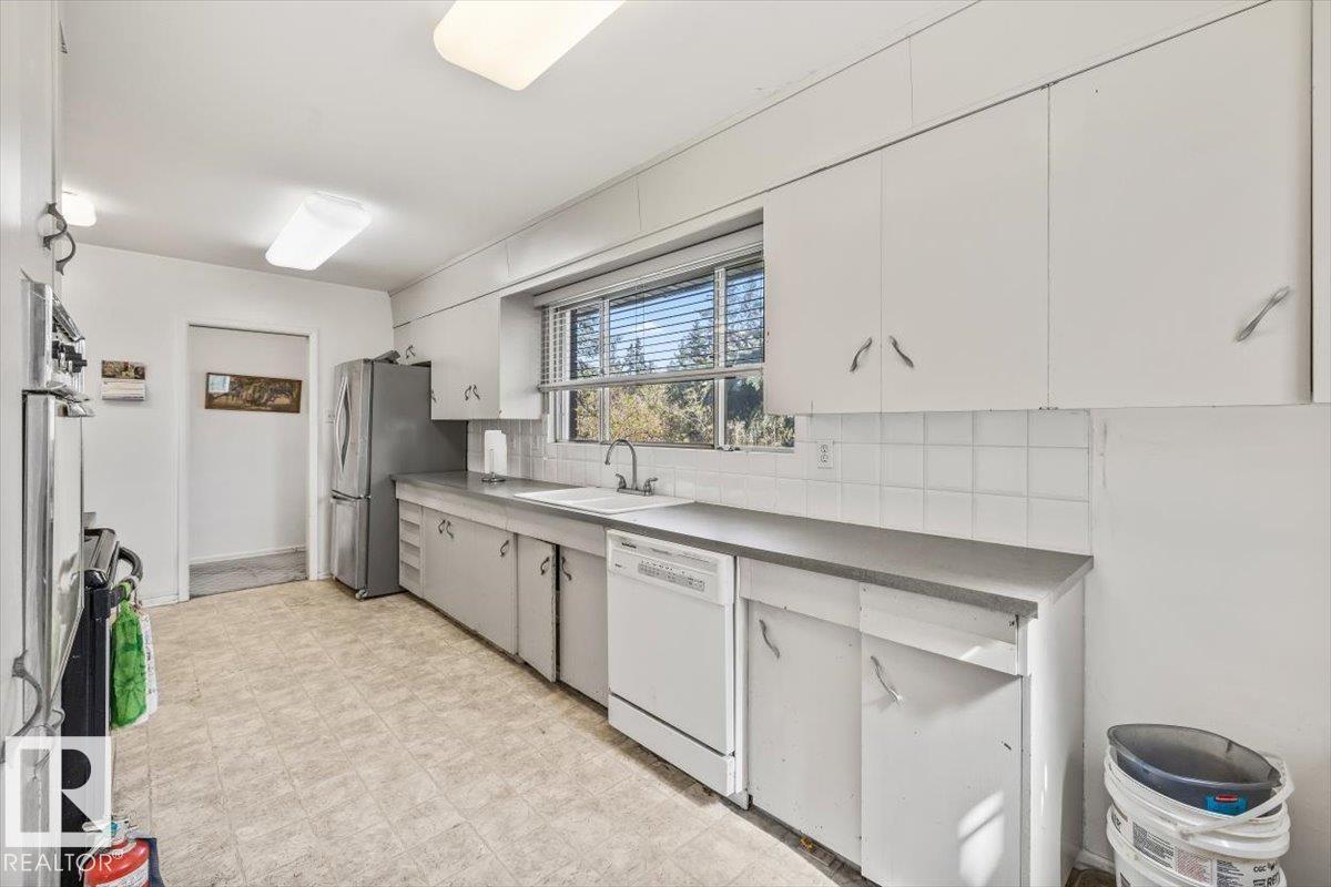 9732 64 ST NW, Edmonton