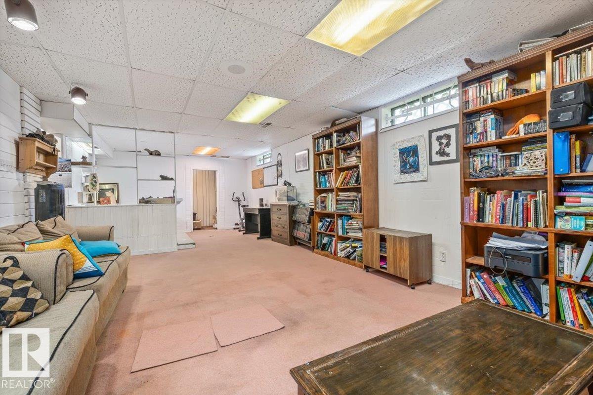 9732 64 ST NW, Edmonton