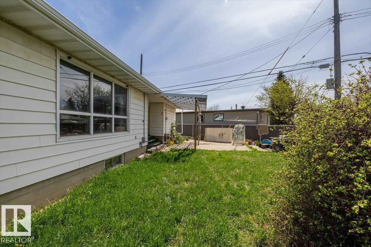 9732 64 ST NW, Edmonton