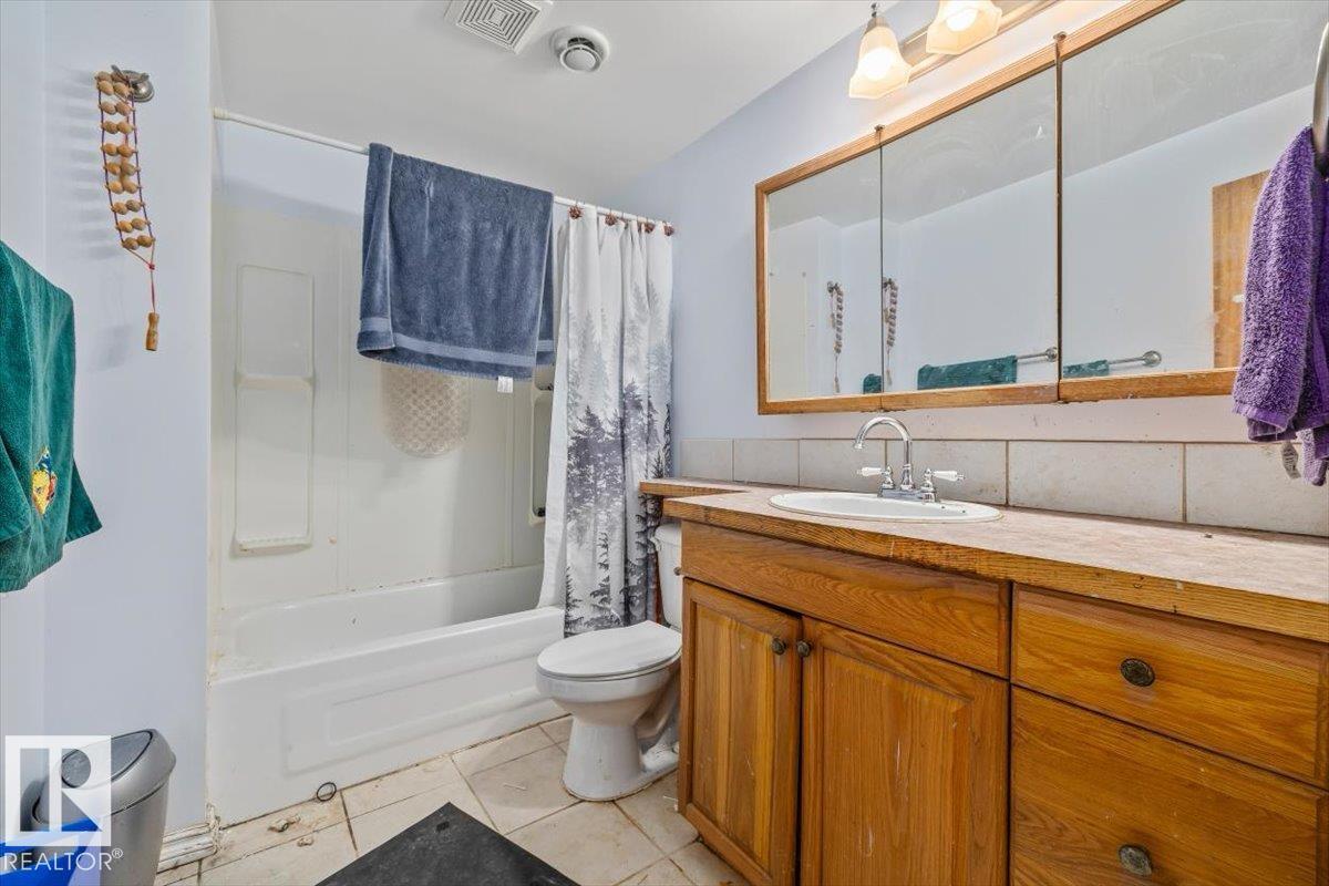 9732 64 ST NW, Edmonton