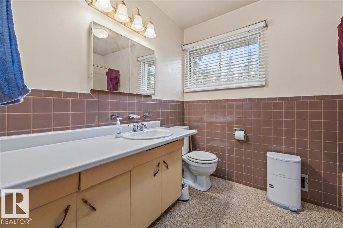 9732 64 ST NW, Edmonton