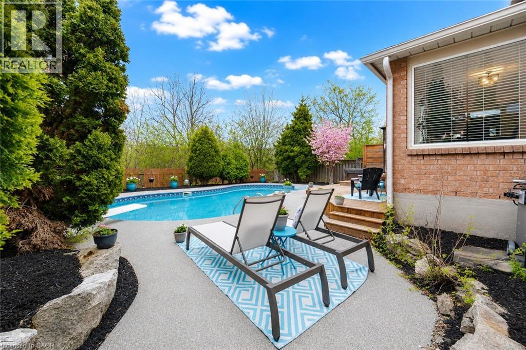 1122 BERKSHIRE Court, Oakville, Ontario, L6M2L6 — Photo 3