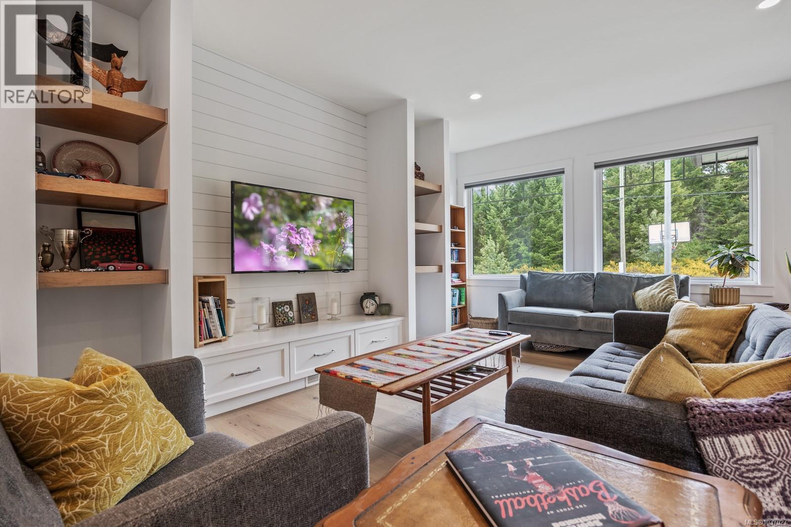 4033 Buckstone Rd, Courtenay