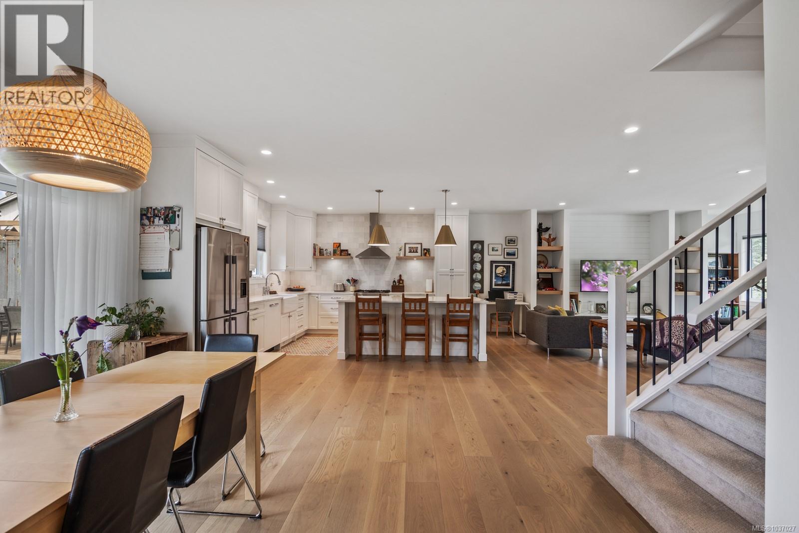 4033 Buckstone Rd, Courtenay