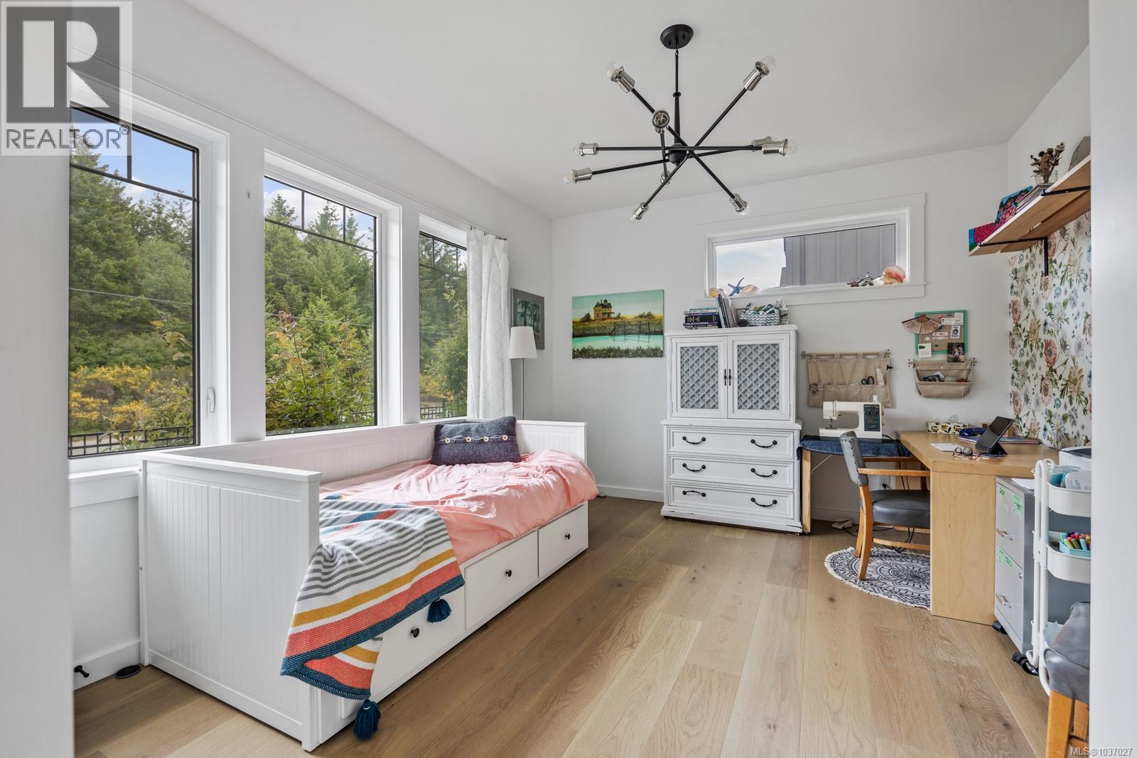 4033 Buckstone Rd, Courtenay