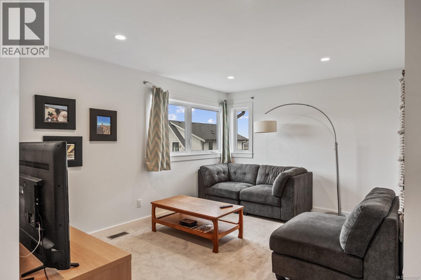 4033 Buckstone Rd, Courtenay