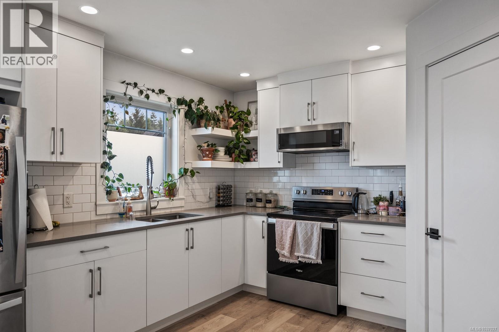 4033 Buckstone Rd, Courtenay