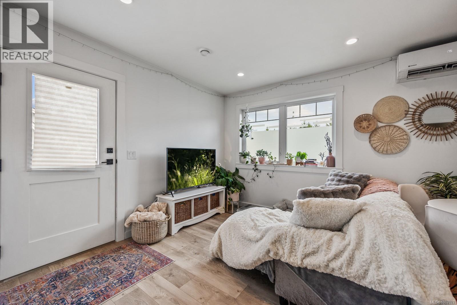 4033 Buckstone Rd, Courtenay
