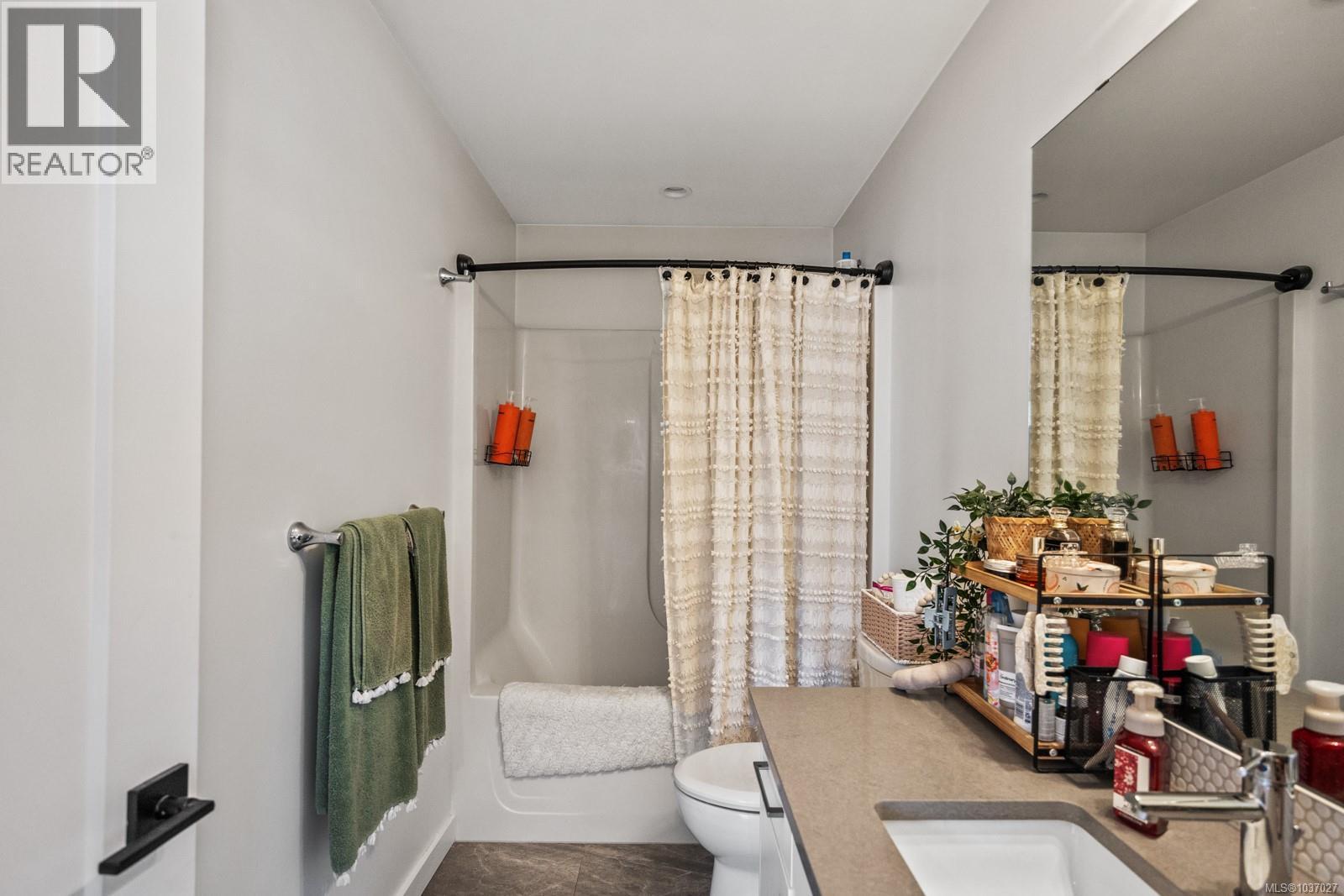 4033 Buckstone Rd, Courtenay