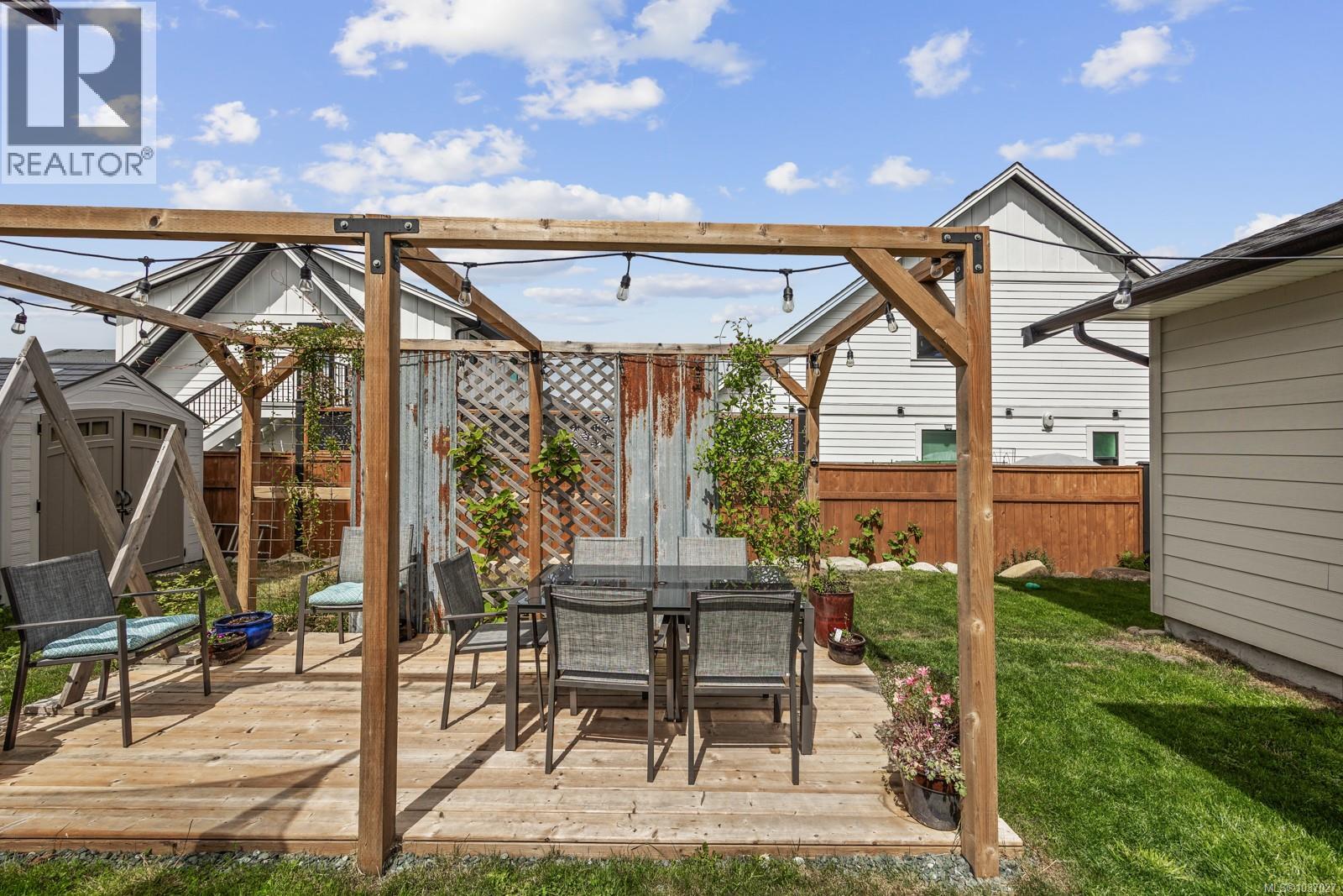4033 Buckstone Rd, Courtenay