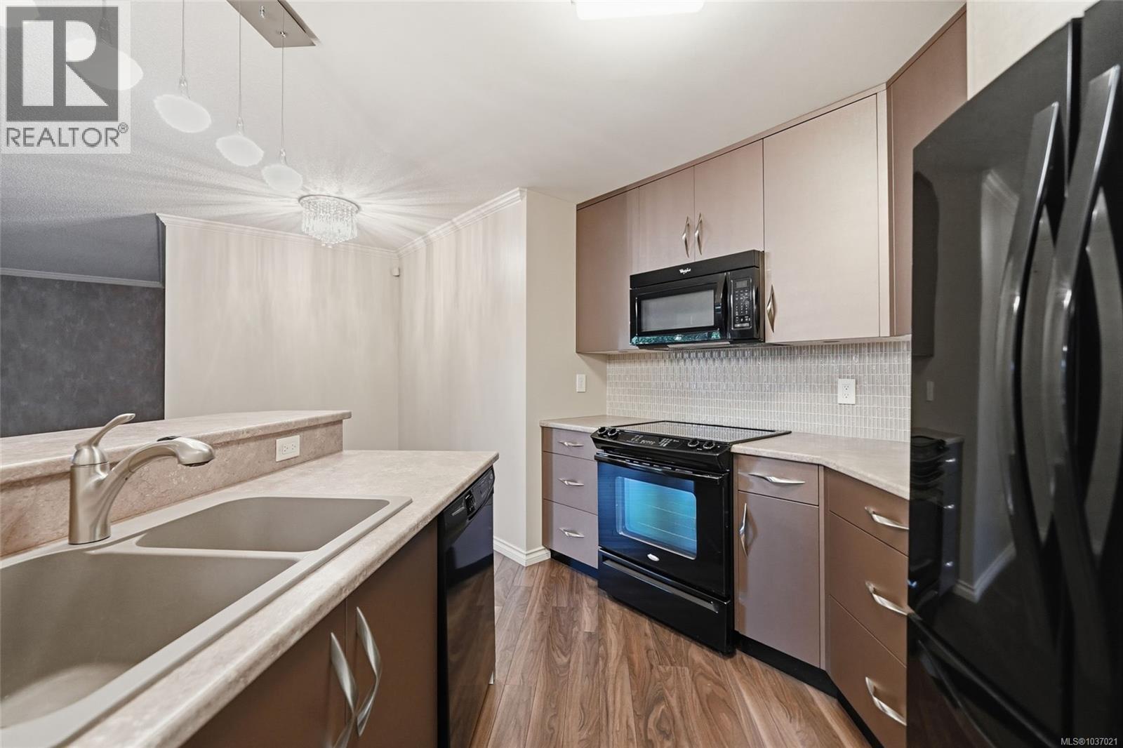 #107 1685 Estevan Rd - 17