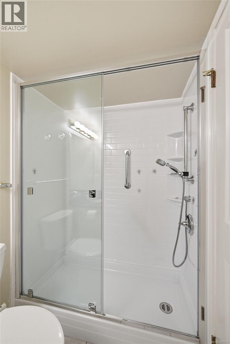 #107 1685 Estevan Rd - 26