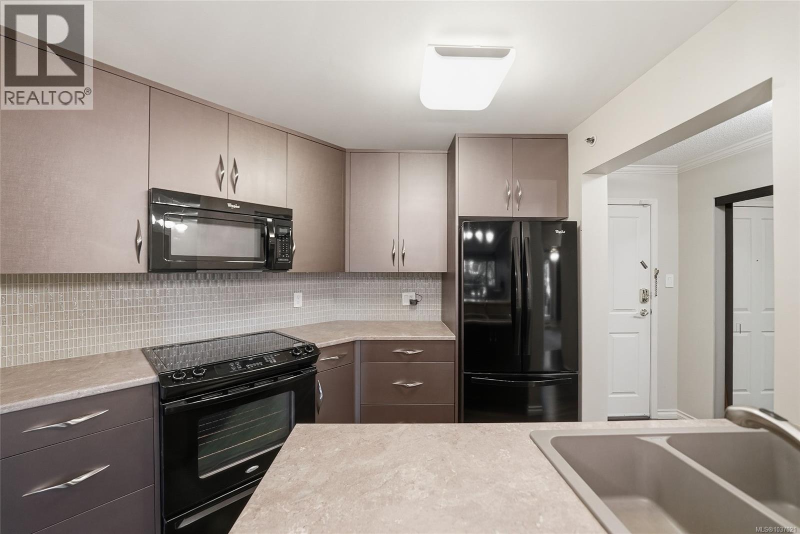 #107 1685 Estevan Rd - Image 3
