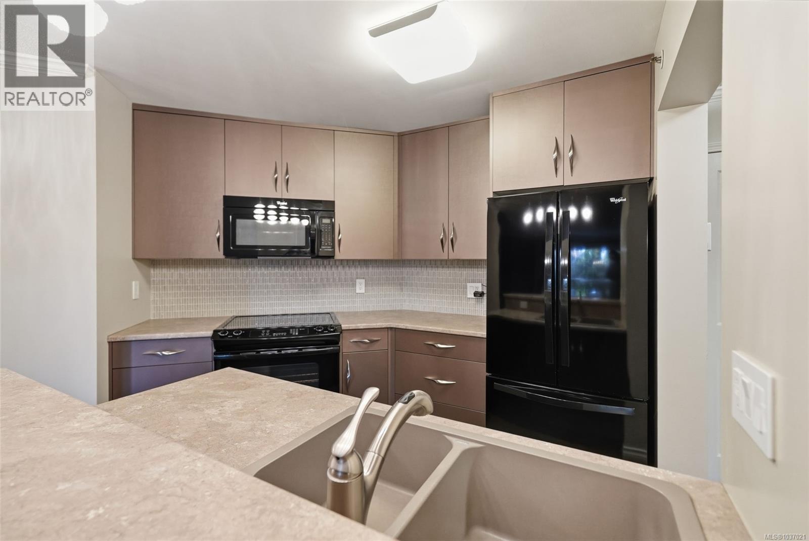 #107 1685 Estevan Rd - 9