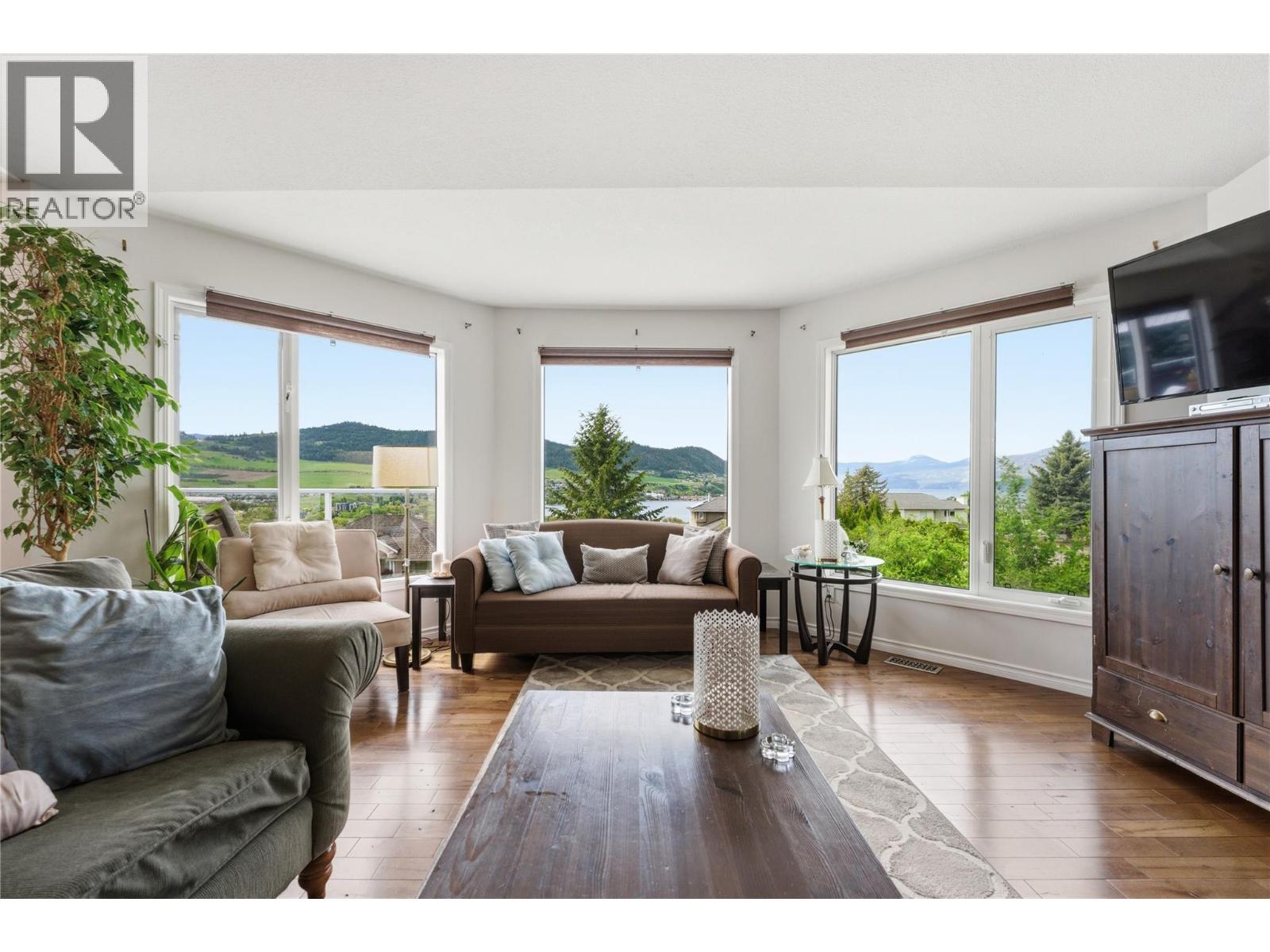 6815 Cameo Drive N - 6