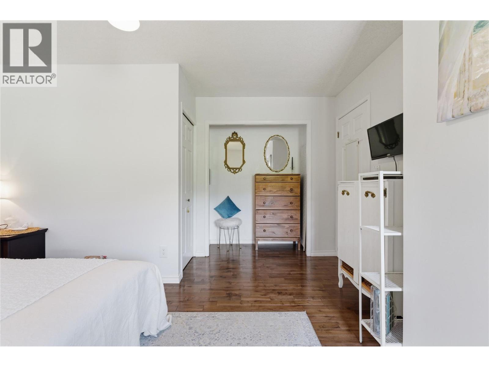 6815 Cameo Drive N - 20